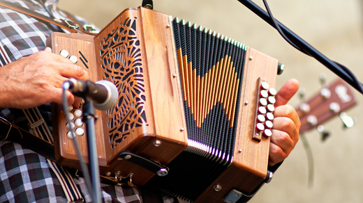 10 Classic Easy Songs on the Accordion for Beginners