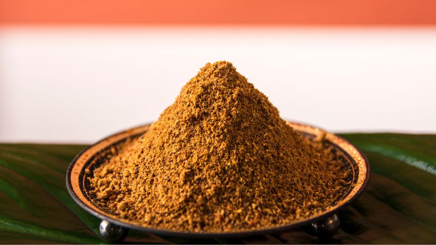 raditional Mexican Fajita Spice Blend in a bowl with Mexican flag backdrop