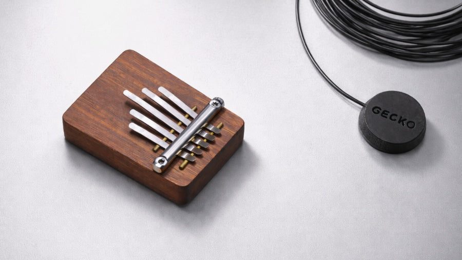Wooden Kalimba and gecko pickup