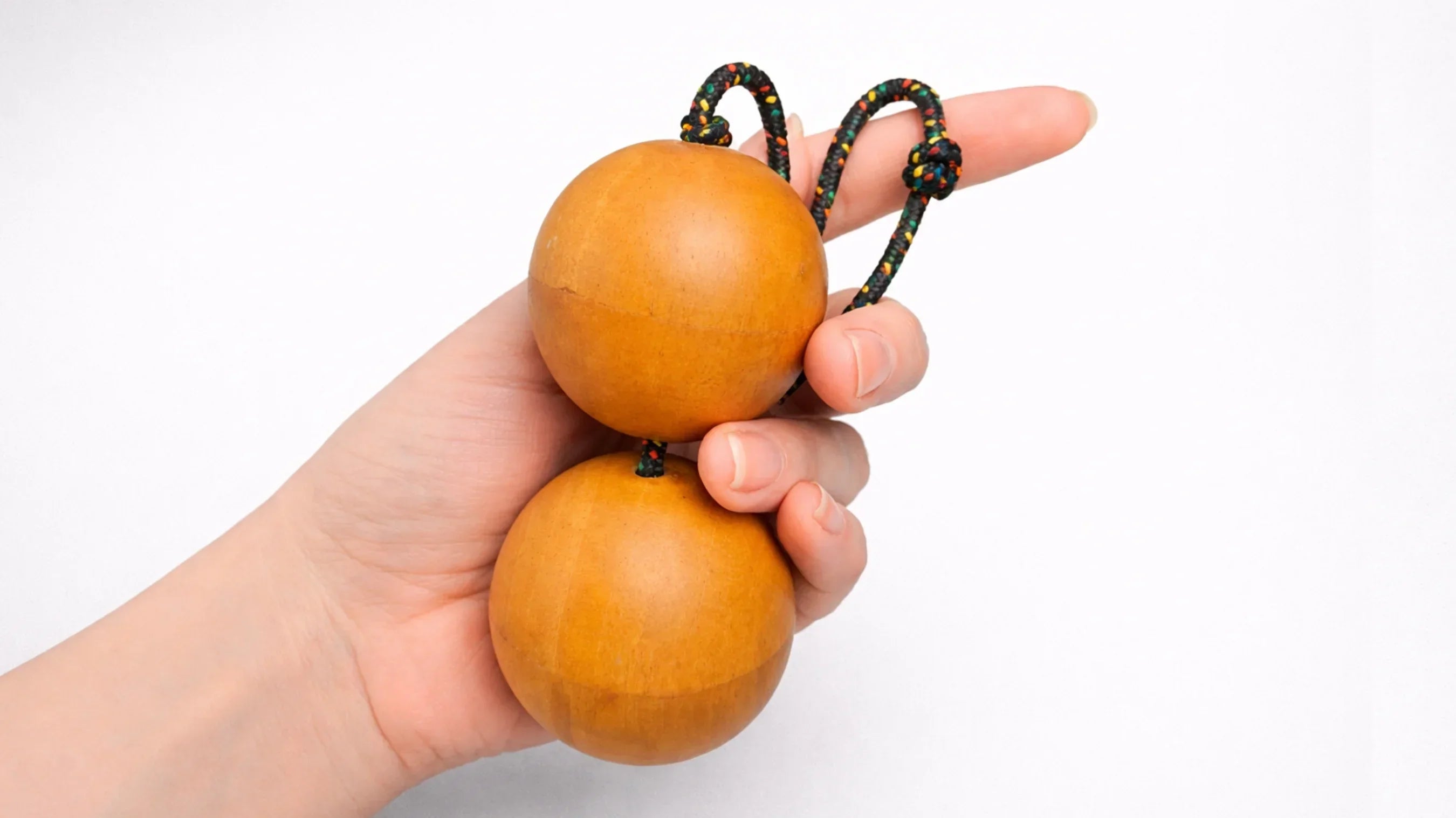 hands showing adjusting kashaka cord