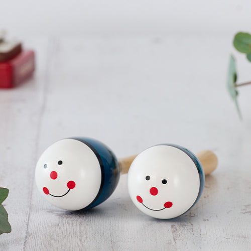 The front of a pair of Yaan Bee Maracas