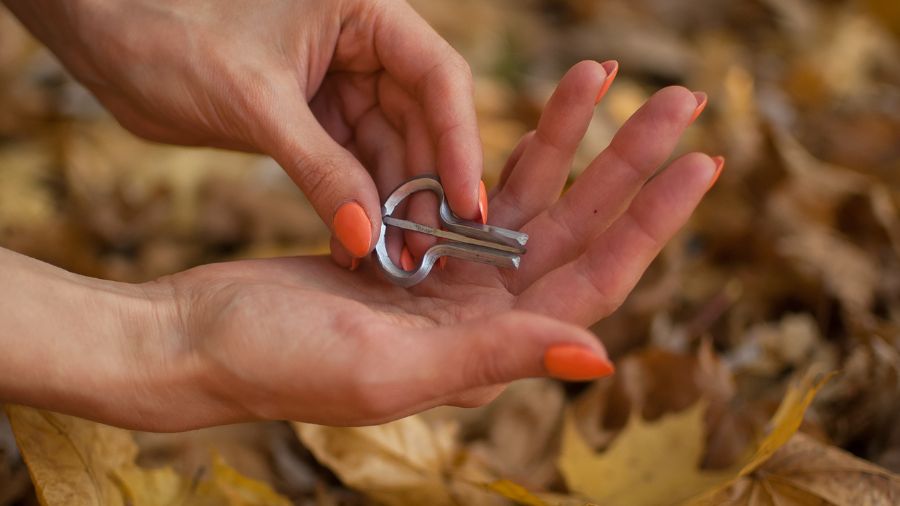 how to play the jaw harp