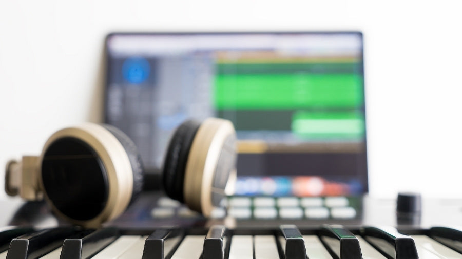 Garageband software iwth headpohnes nad midi keyboard